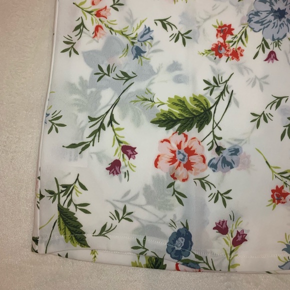 Ann Taylor NWT White with Pink and Blue Flower Blouse medium - Picture 2 of 16